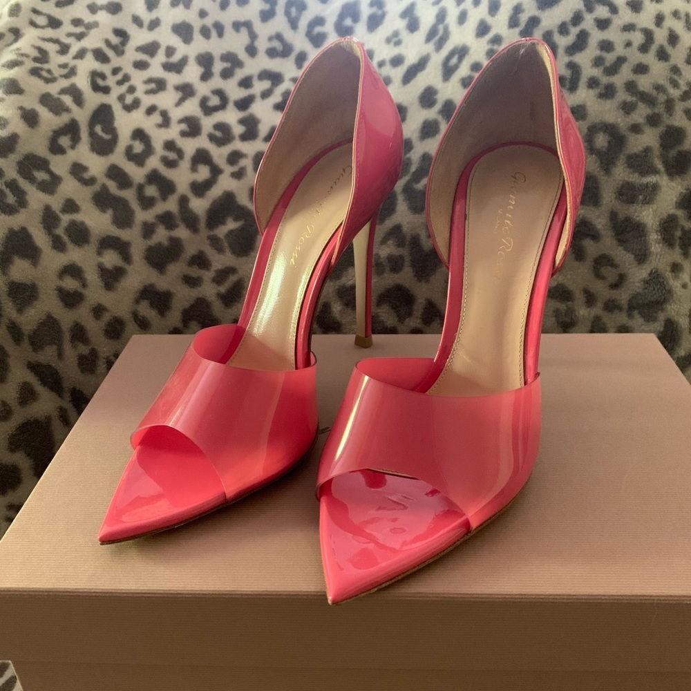 GIANVITO ROSSI Bree Pexi Peep-toe d’Orsay Pumps